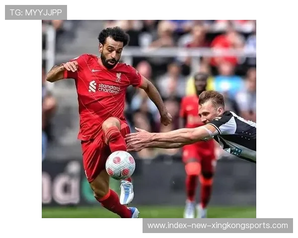 纽卡斯尔联外线快推接连冲破防守 纽卡斯尔联外线快推接连冲破防守