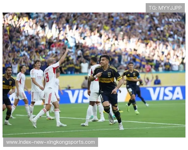 本菲卡维托尔快速前插抢点破门，完美演绎团队配合的无缝连接