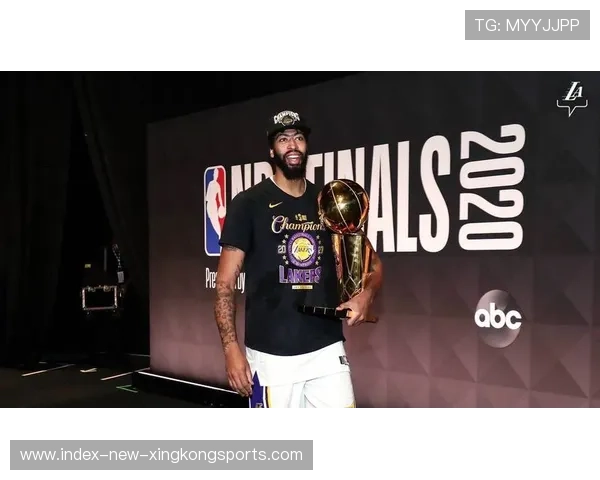 安东尼·戴维斯关键时刻篮板球，湖人防守不容忽视